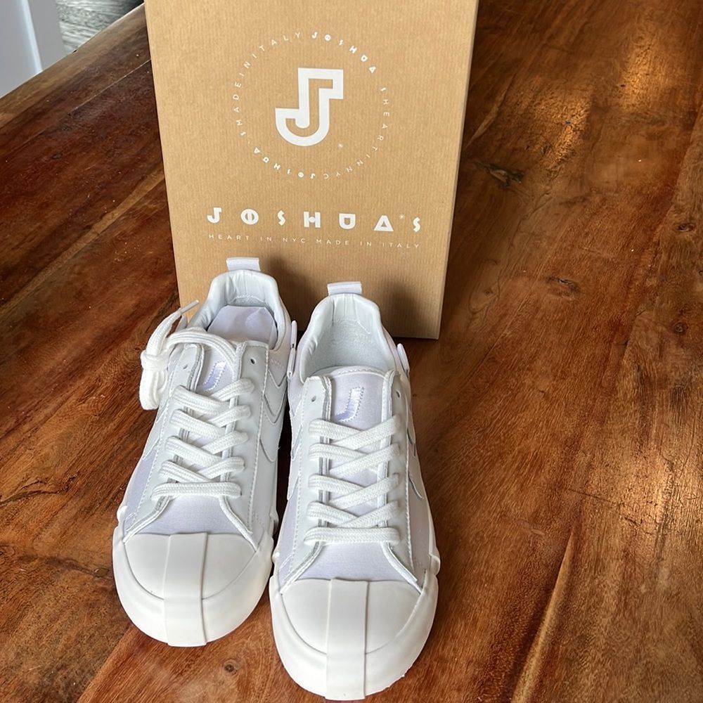 Joshua's Round Toe Lace up Sneaker, White, Size 6.5